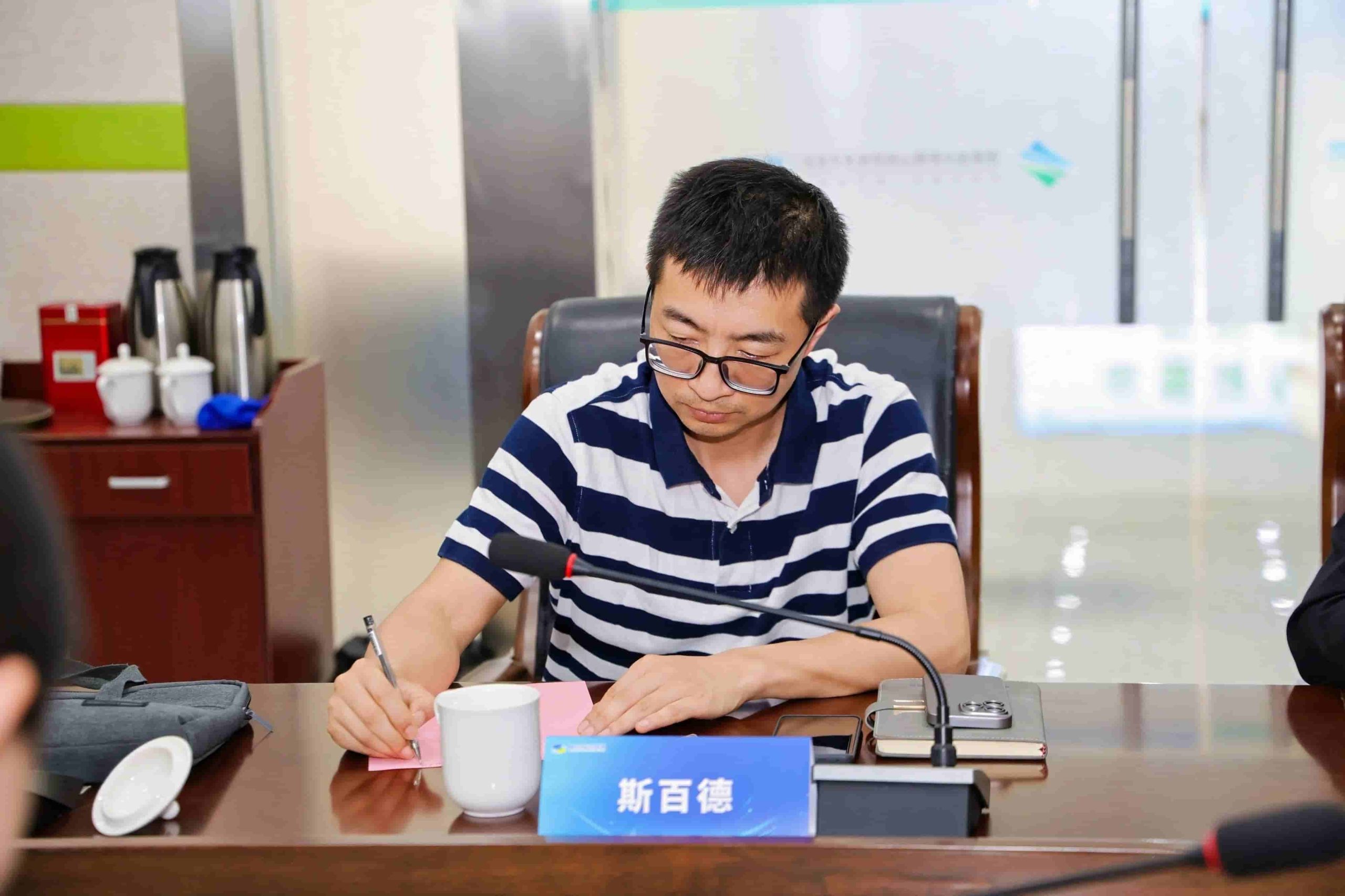 MK体育代表张子斌参加联盟理事会